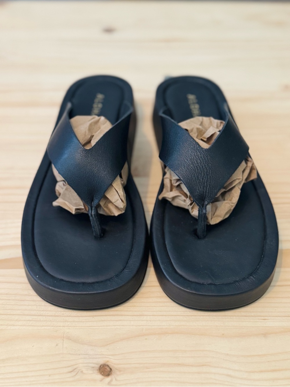 ALOHAS Black Leather Thong Sandals - Picture 3 of 8